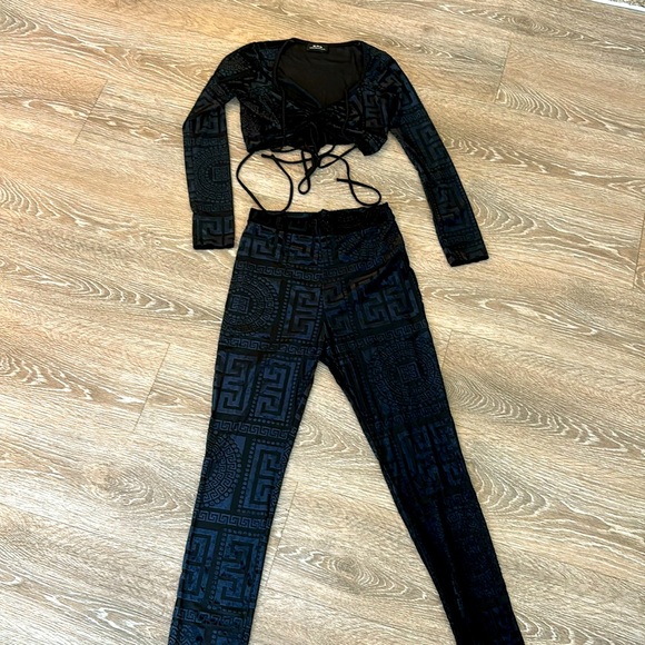 2 piece set - Women’s - Picture 1 of 5